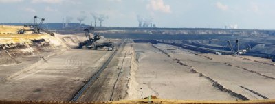 CC-BY-SA-4.0 från ''https://commons.wikimedia.org/wiki/File:Garzweiler_Tagebau_2008_-_2.jpg'' lite modifierad