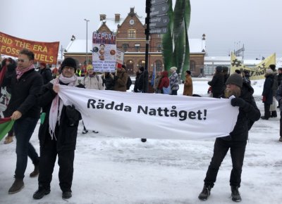 Järnvägstorget, vår banderol